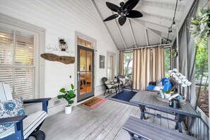 Outdoor dining - 2 Complimentary Beach Bikes!  Flirty Flamingo - Pet Friendly, Pool & Beach Access! (Seacrest)