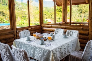 Desayuno completo incluido todos los días