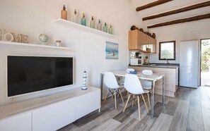 Fridge, microwave, oven, stovetop - Casa Blanca 34 – Pool & Private Beach Wifi (Tossa De Mar)