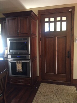 Private kitchen - Italian style Beautiful new luxury home (Billings)