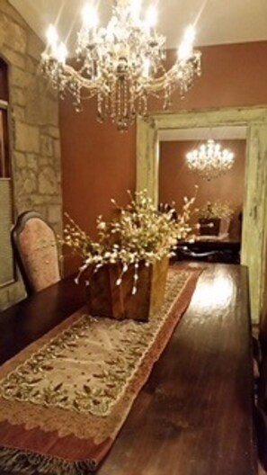 Dining - Italian style Beautiful new luxury home (Billings)