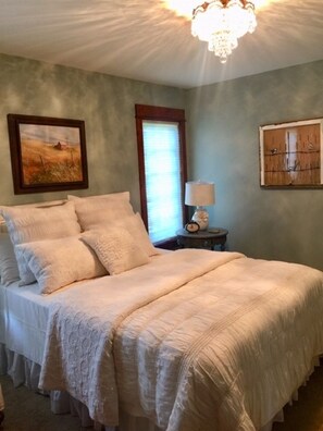 3 bedrooms, iron/ironing board, WiFi, bed sheets