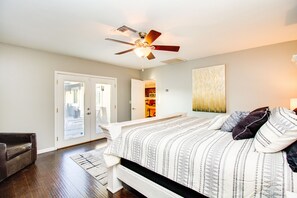 4 bedrooms, desk, iron/ironing board, free WiFi