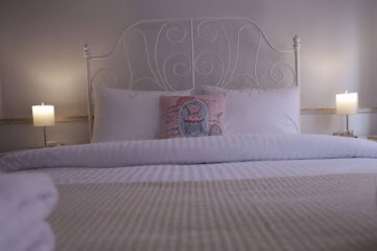 Premium bedding, iron/ironing board (on request)