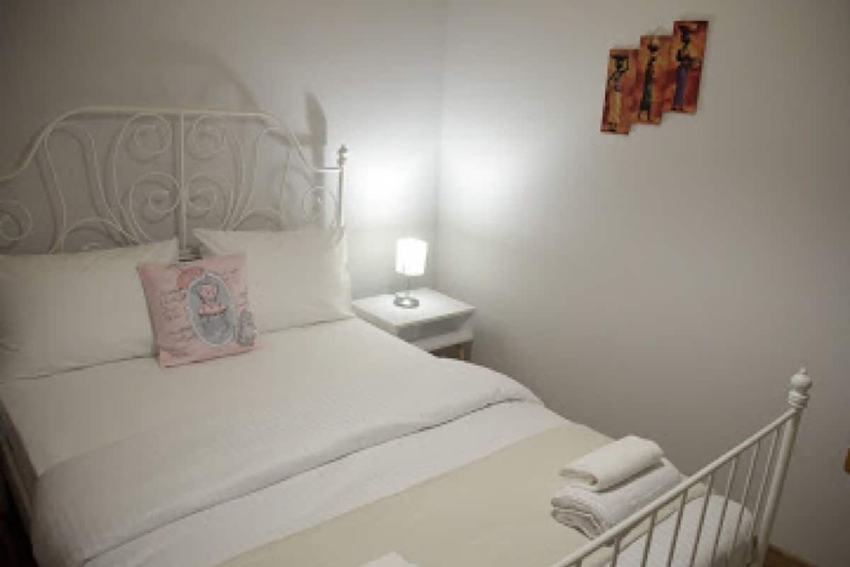 Junior Room | Premium bedding, iron/ironing board, rollaway beds, free WiFi