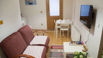 Deluxe Studio Suite | Living room