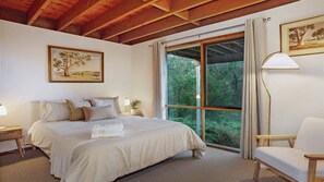 4 bedrooms, iron/ironing board, free WiFi, bed sheets - Lyrebird Peaceful Bush Location (WENTWORTH FALLS)