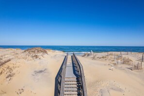 Ubicación a pie de playa y tumbonas