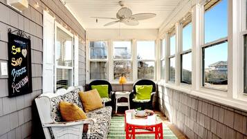 Smart-TV, DVD-Player, Bücher, Streaming-Dienste