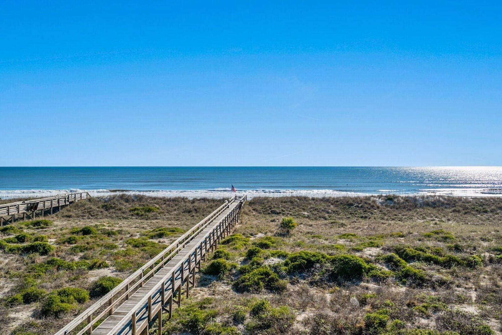 Accommodatie ligt op het strand, ligstoelen