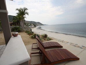 Property grounds - Casita Tortuga is a Beach Front over looking the Sea of Cortes. (Los Barriles)