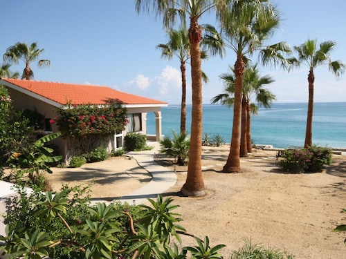 Casita Tortuga is a Beach Front over looking the Sea of Cortes.