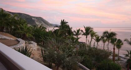 Breathtaking! Luxury 1 Bed / 2 Bath Beach Home, Panoramic Deck View, Beach Front