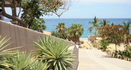 Breathtaking! Luxury 1 Bed / 2 Bath Beach Home, Panoramic Deck View, Beach Front