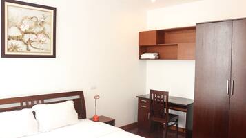 2 bedrooms, iron/ironing board, free WiFi