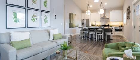 Cozy Farm House w/ Private Lake and Hiking Trails - Fairview | Vrbo