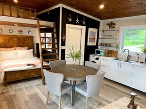 1 dormitorio, escritorio, tabla de planchar con plancha y wifi gratis