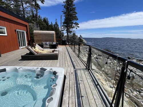 Designer Oceanfront Villa - Hot tub Sauna-private