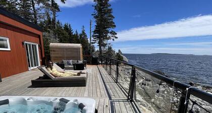 Designer Oceanfront Villa - Hot tub Sauna-private