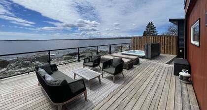 Designer Oceanfront Villa - Hot tub Sauna-private