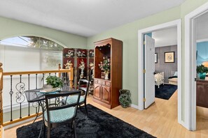 Dining - Betsy Pease A Within Conley Suites BNB (Yelm)