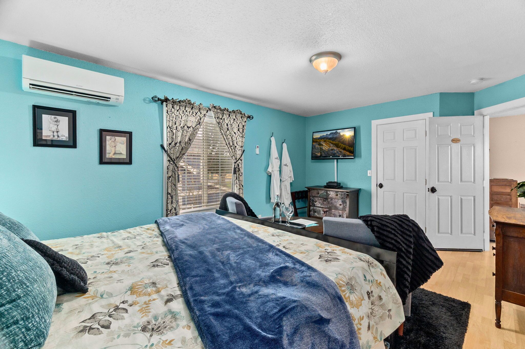 1 chambre, bureau, fer et planche à repasser, accès au Wi-Fi (inclus)