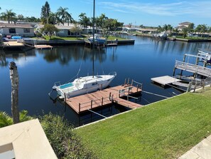 Marina - Relax in your chair on the floating dock as the tide rolls in & catch a few fish (Hudson)
