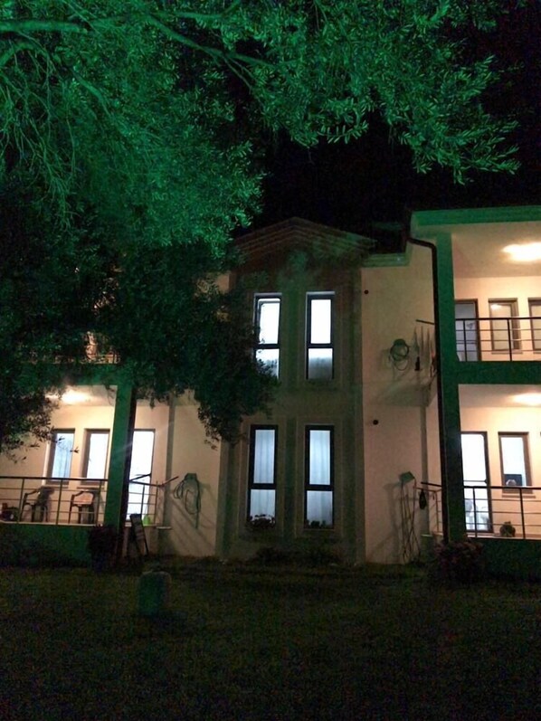 A two-story building with multiple windows and a balcony. - Burcum Apart (Datça)