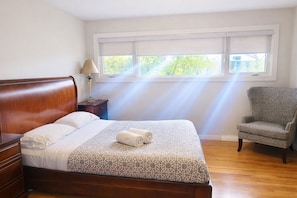 4 bedrooms, in-room safe, iron/ironing board, free WiFi