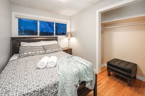 4 bedrooms, in-room safe, iron/ironing board, free WiFi