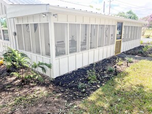 屋外ダイニングエリア