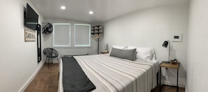 3 bedrooms, iron/ironing board, WiFi, bed sheets - Farmhouse 534 Leakey - Amazing (Leakey)