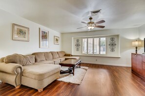 Smart TV, Netflix, streaming services - Home away from home, Close to strip (Las Vegas)