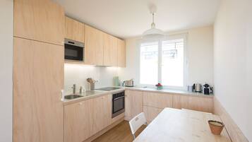 Réfrigérateur, micro-ondes, four, plaque de cuisson