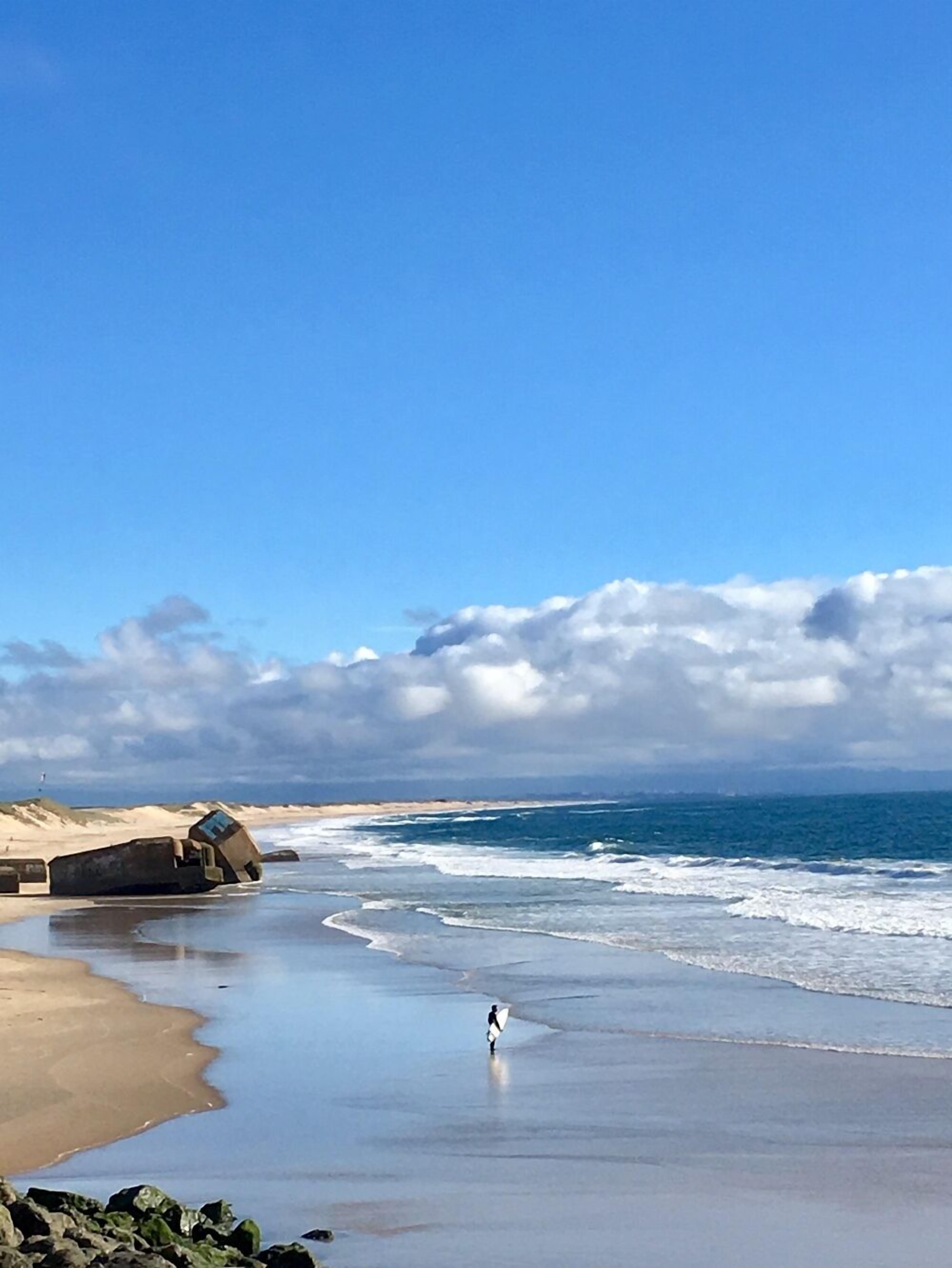 على الشاطئ، كراسي للتشمس