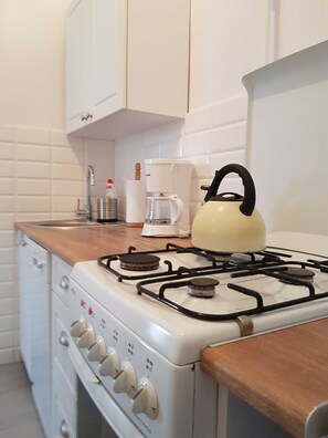 Kjøleskap, ovn og oppvaskmaskin