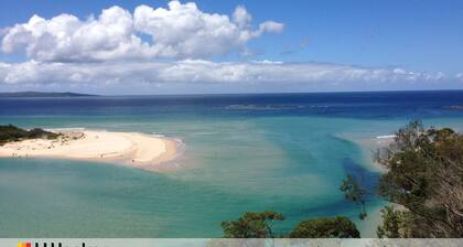 Bright and Breezy and Newly renovated!!!