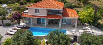 Villa Porto Mimice – 40 m² beheizter Pool, 4 SZ en suite, Sauna, Gym & Billard