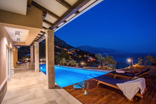 Villa Porto Mimice, 40 m 2 privater beheizter  Pool, 4 Schlafzimmer mit Bad, Gym