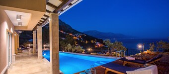 Villa Porto Mimice – 40sqm Heated Pool, 4 Bedrooms, Sauna, Gym & Billiards