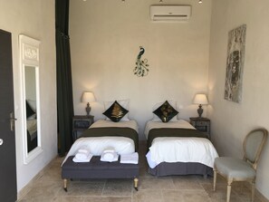 1 chambre, fer et planche à repasser, Wi-Fi gratuit, draps fournis