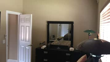 1 bedroom, in-room safe, iron/ironing board, WiFi