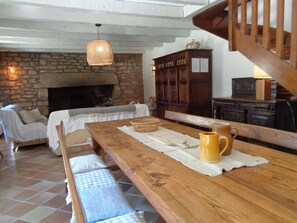 Dining - Old farmhouse with garden, close to the sea. (Plobannalec-Lesconil)