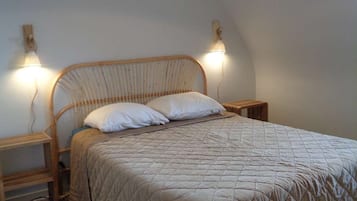 8 bedrooms, iron/ironing board, travel cot, bed sheets