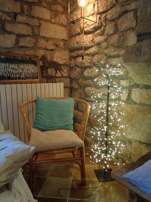 Interior - Old farmhouse with garden, close to the sea. (Plobannalec-Lesconil)