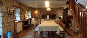 Ancien corps de ferme,  avec jardin , proche de la mer.