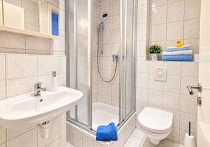 Bathroom - Room 3 - Pension and Apartments Haus Antje (Heringsdorf)