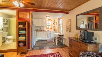 The Cottonwood Carriage House | Living area | Flat-screen TV