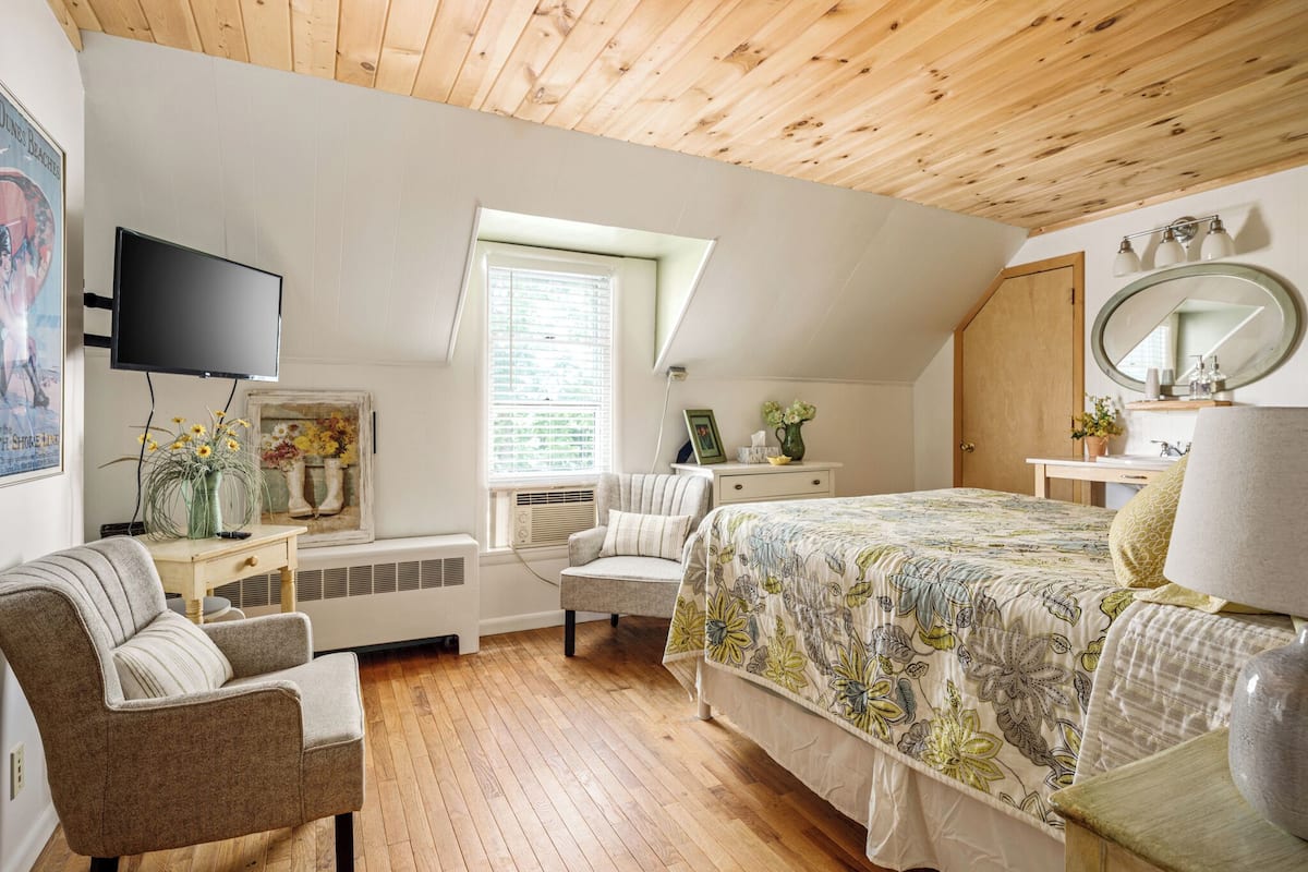 The Sunset Room | 1 bedroom, individually decorated, individually furnished, travel crib