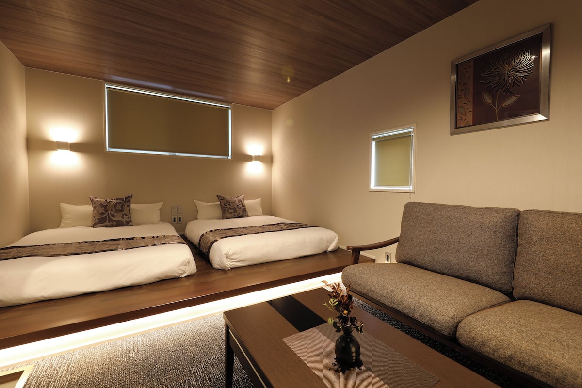Basic Room A, Non Smoking | Desk, free WiFi, bed sheets